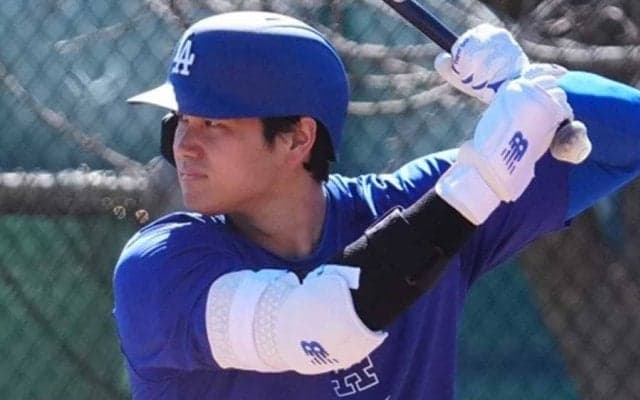 表情を歪めて首かしげ…大谷翔平“異次元の移籍1号”　超人も仰天した肉体の進化