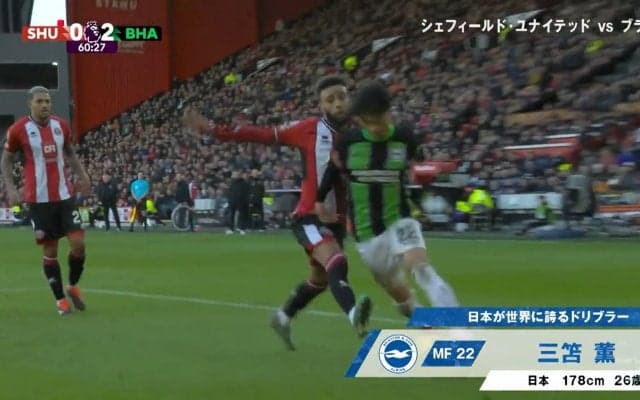 「まるでゲーム」三笘薫、潰しにかかるDFを急加速で抜き去る決定的瞬間！完全置き去りの“変態ドリブル”にスタジアム大歓声「ばりぶち抜くやん」