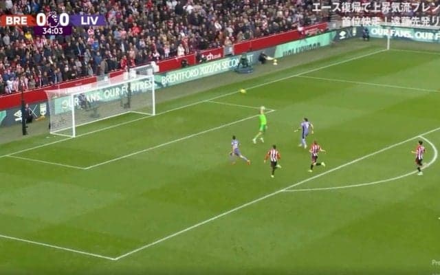 「変態シュート！」「エロすぎる」相手GKの頭上を超える美しすぎる“芸術的スーパーゴール”　覚醒した天才FWが超絶チップキックを炸裂した瞬間