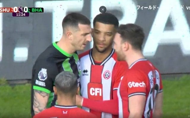 「やっちまえ！」三笘薫への悪質ファウルにブライトンのアニキがブチギレて乱闘寸前！相手選手と一触即発、緊迫の超至近フェイスオフ