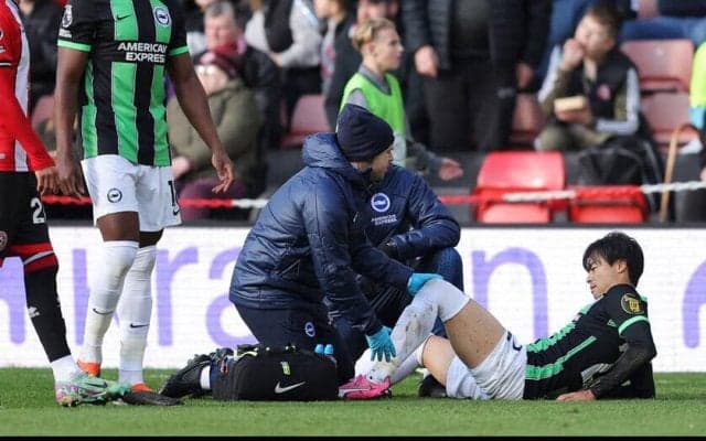 「心が張り裂けそう」三笘薫への悪質タックル、かつてのチームメイトである元スペイン代表FWも苦言「許されることではない」