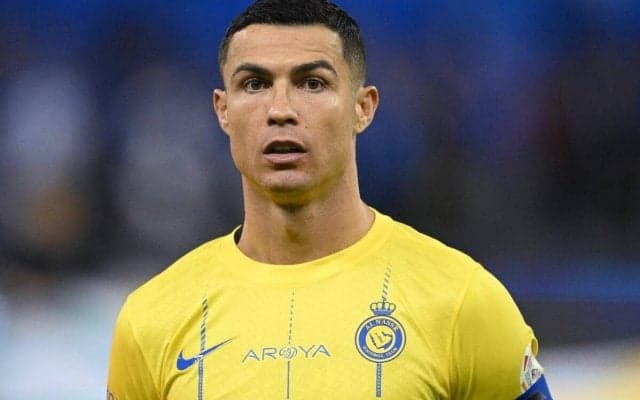 「5度見した」「全てが同じだ」C・ロナウドとチームメイトの双子が並んだ3ショットにファン困惑「違うのはユニフォームだけ」