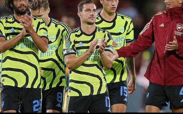 「お父さんが羨ましい」「涙が出た」テレビに映ったお父さんにハグ！アーセナルDFセドリックの娘の可愛すぎる反応が話題「最高のサポーターだ」