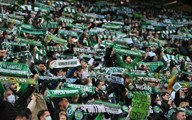 「史上最大のぼったくり」守田英正も所属、スポルティングCPの新ユニフォームに思わぬ注目「ただのTシャツにプリントしただけ」