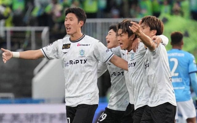 湘南ベルマーレは残留争いクラスから脱却できるか　山口智監督が今季目指す「全員が同じ絵を描く」スタイル