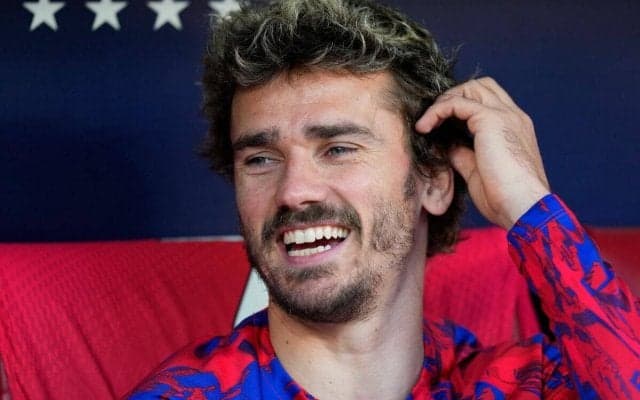 「王子様みたい」「めちゃくちゃかっこよくなってる」髭を剃ったグリーズマンにファン絶賛！チームメイトも続々反応「ヒゲ剃ったの！？」