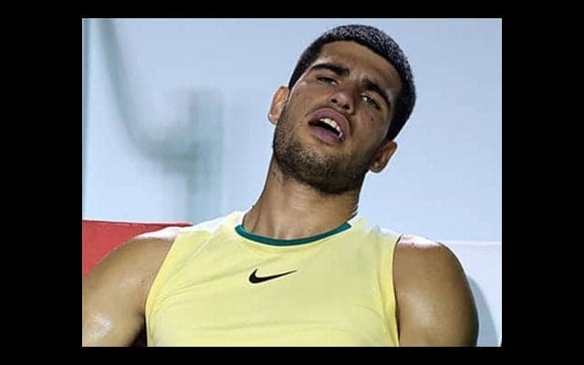 アルカラス 2ポイント目で転倒し棄権