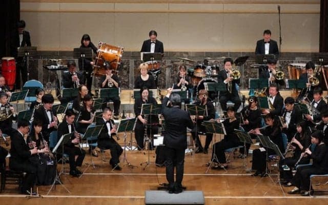 センバツ100年、歴代行進曲コンサート　球場さながら演出に沸く