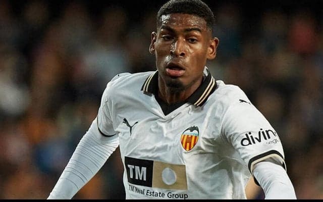 バレンシア、19歳有望株DFモスケラと2026年まで契約延長