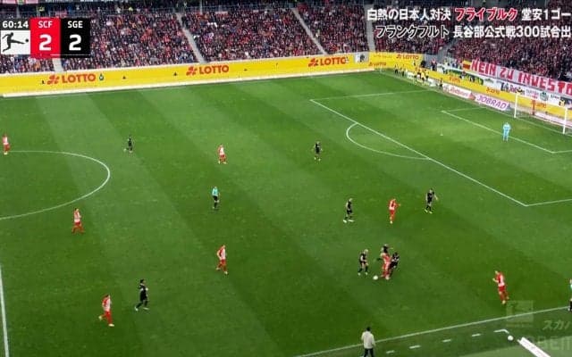 「体幹やばすぎ」堂安律、爆速ディフェンス→変態キープでスタジアムを沸かす！2人相手でも奪われない圧巻フィジカルに「強い」「さすがや」など称賛の声