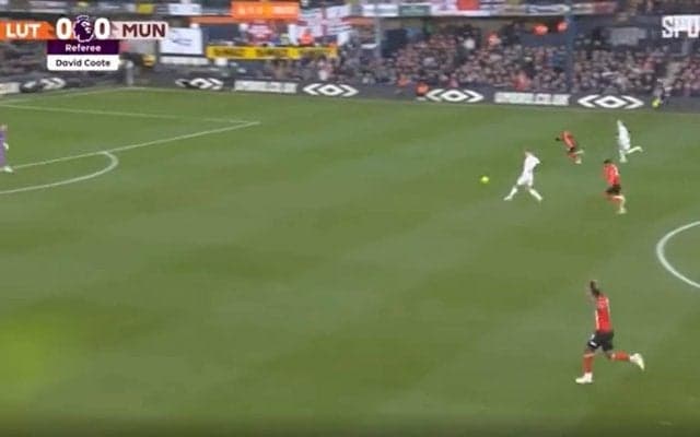 「完全に覚醒した」プレミアリーグ史上最年少6戦連続ゴール！赤い悪魔の新たなエースが決めた電光石火の37秒弾！超爆速ランで相手のパスをかっさらいGKを剥がした左足炸裂の瞬間