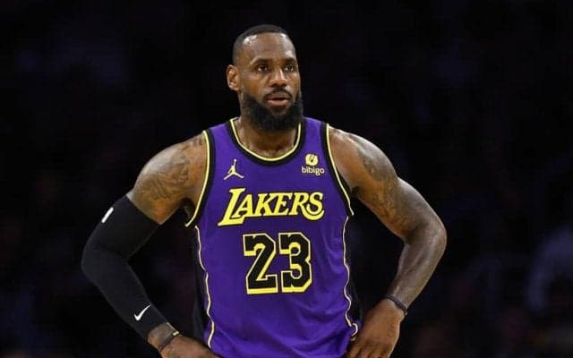 負傷している左足首の治療のため、レイカーズのレブロン・ジェームズが次戦を欠場