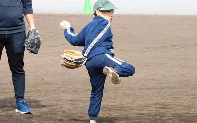 大谷グラブ「使い方わからない」　はめ方逆の子も…高校球児の手助け「大きな意味ある」