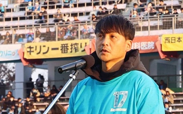 サガン鳥栖・川井健太の指導者論「選手をうまくさせたい」「新しいことは好き、流行りは嫌い」