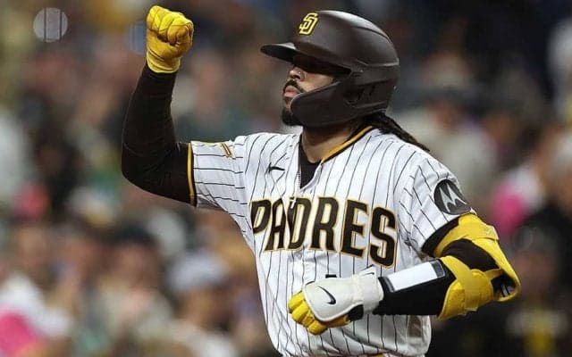 米衝撃の“変人打法”「これで打てる？」　元助っ人を彷彿も…奇怪な動きに賛否両論