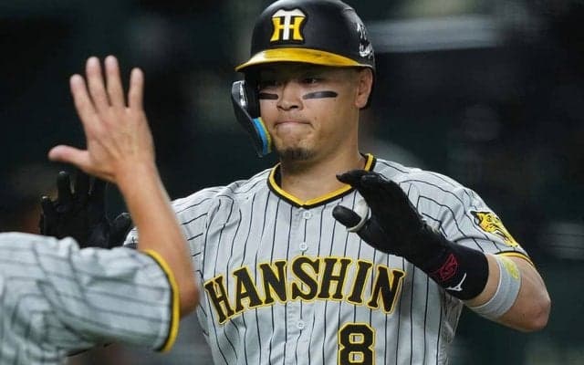 佐藤輝明の“怪物アーチ”は「過去一じゃないか？」　防球ネット直撃で騒然「えぐすぎる」