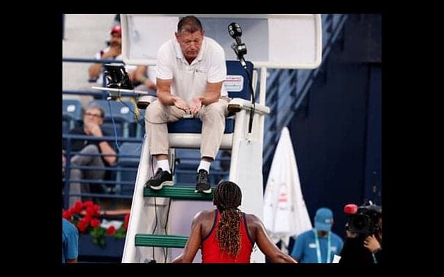  ガウフが主審に猛抗議、父「娘は誇り」 