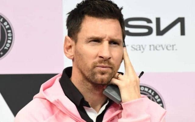 メッシは疲弊していた 波紋を呼んだ香港での欠場騒動の“舞台裏”を対戦相手の助っ人が証言「一切笑っていなかった」