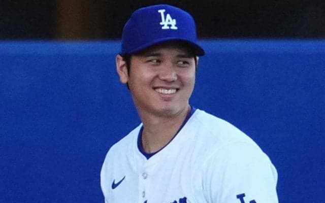 大谷翔平の手を離さない同僚に「愛だろ、愛」　胸ときめくイチャイチャに「恋人かっ！」