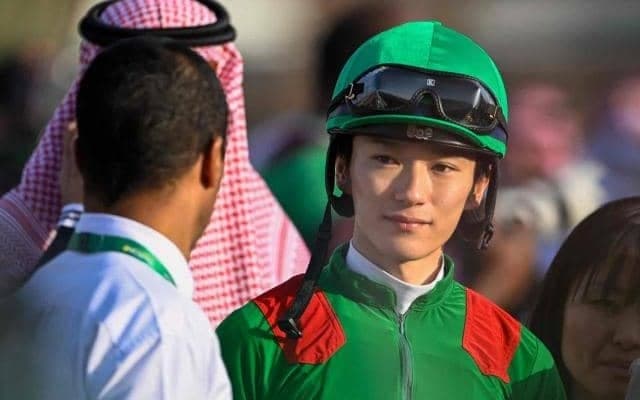 坂井瑠星騎手がサウジの国際騎手招待競走で6位に 「今日勝てなかった分もサウジCデーで頑張っていきたい」