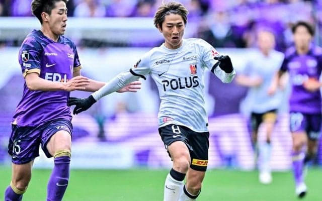 【開幕戦完敗の浦和レッズ、ピッチ上で何が起きていたのか(1)】伊藤敦樹と小泉佳穂が感じた広島のプレスのストレス……興梠慎三「いつか食われるかも、という感じがしていた」