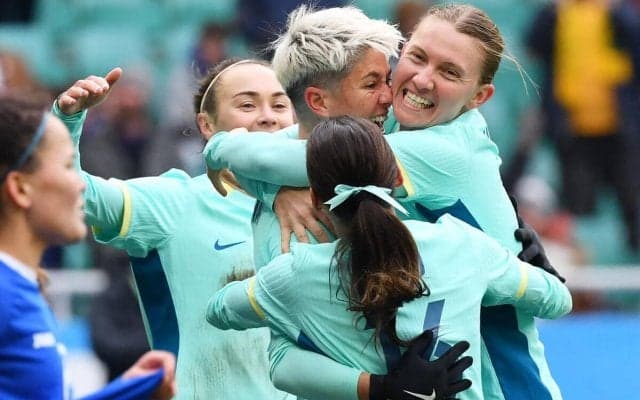 オーストラリアがウズベキスタンに先勝！攻略に時間要すも、6年ぶり招集の35歳FWが途中出場から8分で値千金先制点【パリ五輪アジア最終予選】