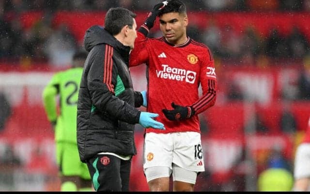 テン・ハグ監督がフルアム戦で交代したカゼミロの状態について言及｢頭と頭がぶつかったのは間違いない｣