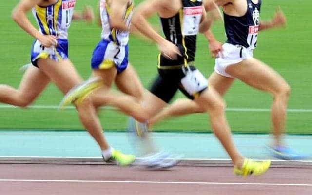 【大阪マラソン2024】「やばい泣ける」「感動」　国学院大・平林清澄の優勝後“恩師との熱いハグ”にネットも反応