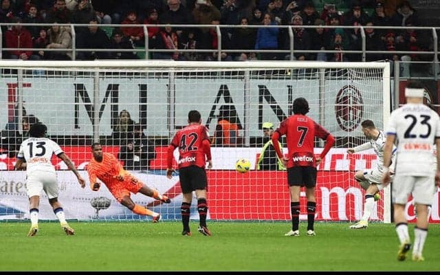 ミラン、アタランタとの上位対決を優勢に進めるもPKの一撃でドロー【セリエA】