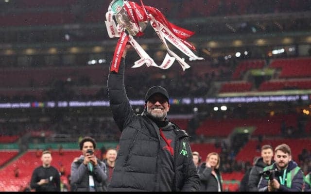 「彼はマシーン」 120分奮闘の遠藤航をクロップ監督も激賛！ タイトルにも「獲得したトロフィーで最も特別」