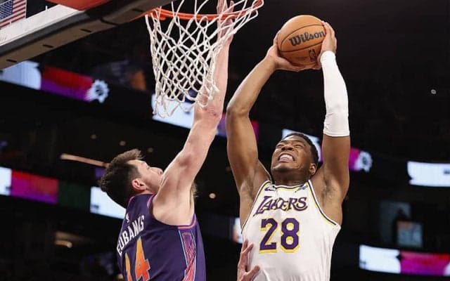 最大20点差から猛追もレイカーズはサンズ撃破ならず…八村塁は3P2本含む13得点