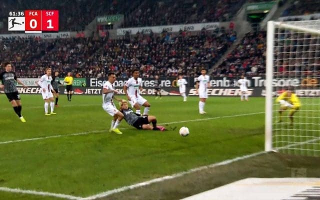 「目が覚めた！」堂安律、急加速の飛び出し→迫力スライディングシュートの一部始終！相手守備陣の間をスルりと抜けての決定的プレー「ゴール前に顔を出すの偉い」