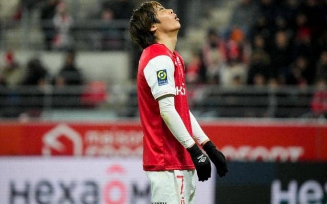 「危ねえ」「GK先に動いてたか」伊東純也がPK失敗も相手GKの反則で蹴り直し、2本目は別の選手が蹴って成功「GKのルール違反だからもう一度蹴って欲しかった」