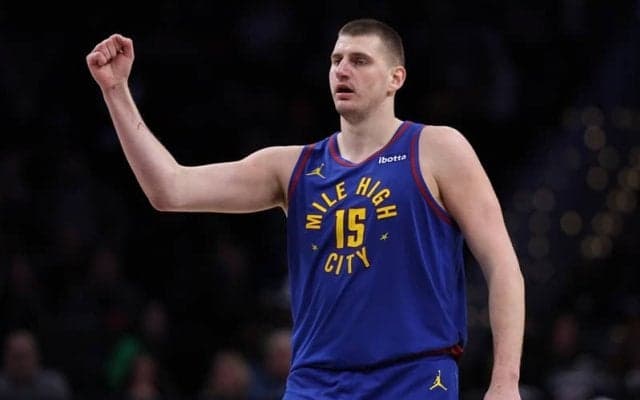 ウォリアーズ相手に大車輪の活躍を見せたニコラ・ヨキッチが3戦連続でトリプルダブル