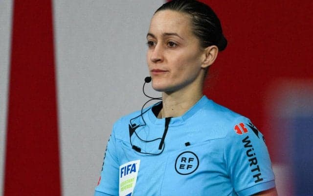 ラ・リーガで副審がカメラと激突し大量出血の大事故…審判委員会はリーグに怒り「すでに何度も警告していた」