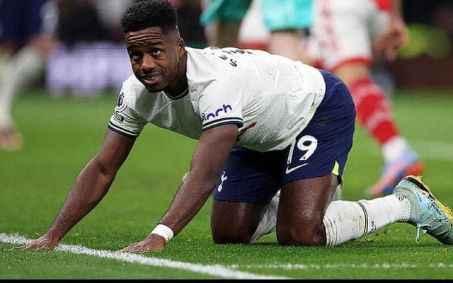 スパーズのセセニョンが再離脱…1シーズンで左右のハムストリングを手術することに