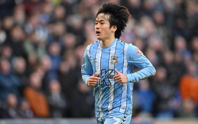 プレミア昇格争いを牽引していた坂元達裕のシーズンが終了…空中戦で落下し背中を強打、監督が認める「残りのシーズンを欠場する」