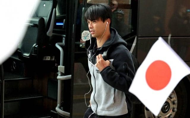 腰痛でエバートン戦欠場の三笘が今季絶望に…デ・ゼルビ監督が明かす｢2～3 カ月はかかる｣