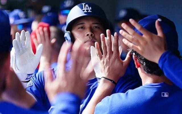 大谷翔平は「帰るスピードも速い！」　HR→水筒持ち“猛ダッシュ”「野球少年か」