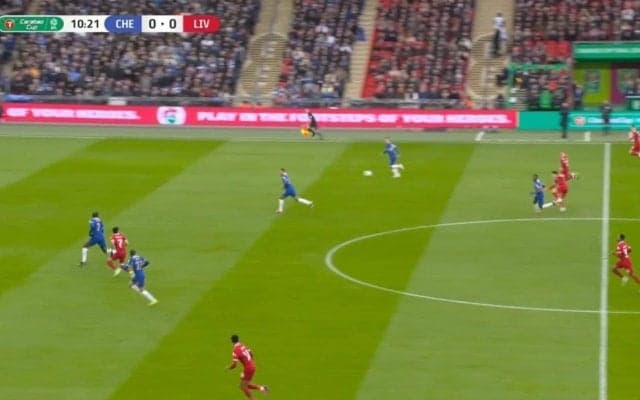 「変態パス！」「カッコ良すぎるだろ」リバプール遠藤航がワンタッチターン→守備陣を切り裂く“神スルーパス”を炸裂した瞬間　決勝の大一番で魅せたスーパープレーにスタジアム騒然