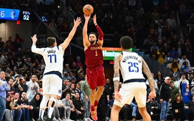 約18メートルのハーフコートショット…マックス・ストゥルースの逆転弾でキャブズが劇的勝利