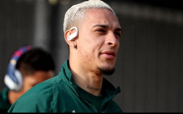 テン・ハグ監督が出番減の愛弟子アントニーに「今はチャンスを待て」