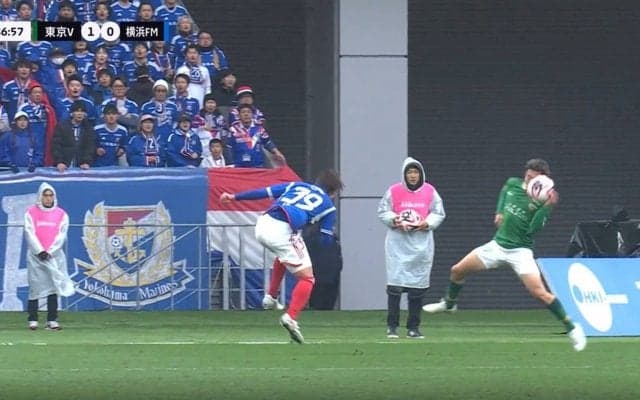 「あきらかにハンド」「うそやろ」歴史的勝利まであと数分、東京V試合終了間際の悪夢　折り返しのボールを思い切り手で弾き痛恨のPK献上の瞬間「これは仕方ない」