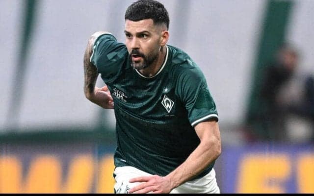 ブレーメン、ベテランDFユングとの契約延長オプション行使を発表