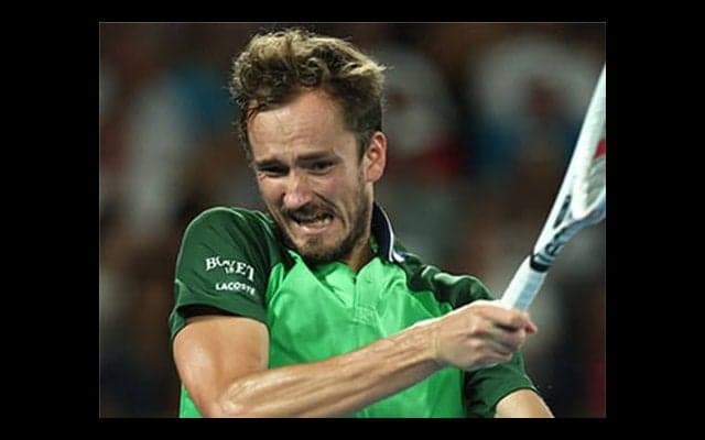 メド逆転勝ち「緊張しすぎ」も8強