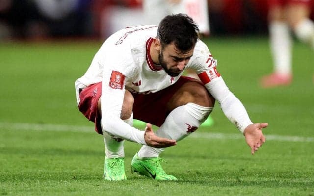 「情けないこと」テン・ハグ監督がB・フェルナンデスへのSNS批判をバッサリ、相手の狙いにも言及「フォレストが狙っていた」