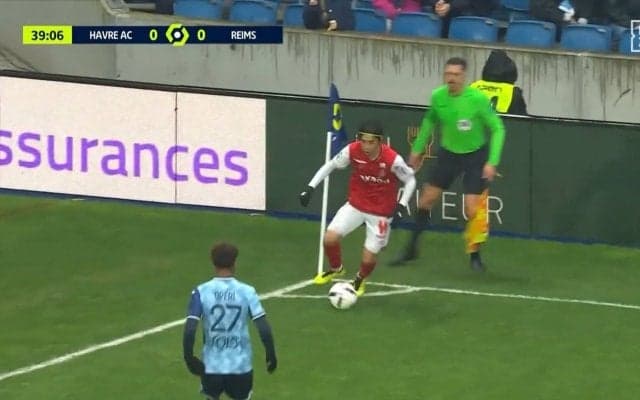 速すぎだろ！伊東純也、急加速イナズマダッシュ炸裂の瞬間　味方の強すぎパスも20m爆速ランニングで回収、仕掛けて攻撃の起点に