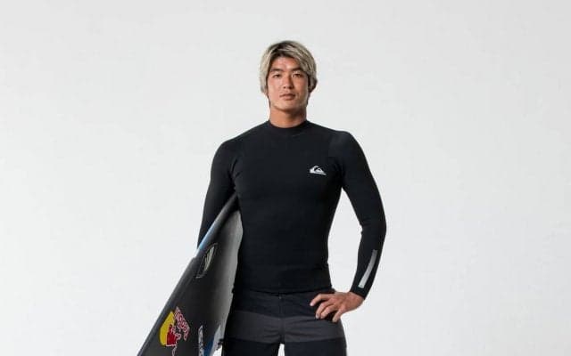 五十嵐カノアと、「QUIKSILVER(クイックシルバー)」を展開するボードライダーズジャパン合同会社がスポンサー契約を締結