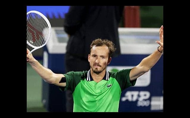  昨年王者メドら順当に4強入り 