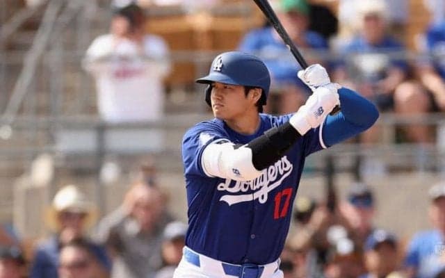 大谷翔平　結婚発表後初安打にファンも熱狂！お祝いムード続く中、昨年の巨人開幕投手からヒットを放つ